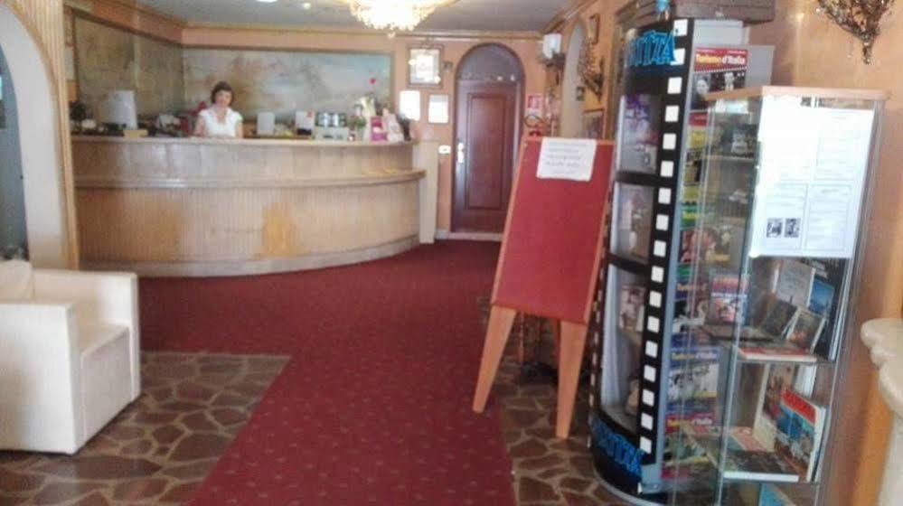 Hotel Cinecitta Roma Exterior foto